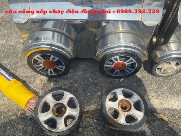 thanh bánh xe cổng xếp chạy điện tại đồng phú