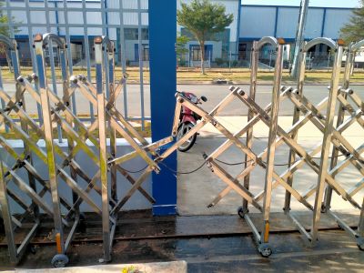 sửa cổng xếp inox tại kcn mỹ phước