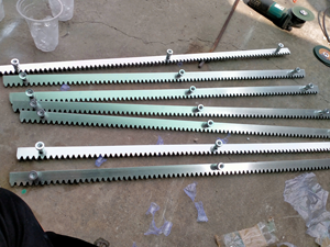 ray răng cửa cổng trượt