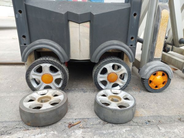 bánh xe cổng xếp chạy điện tại lâm đồng