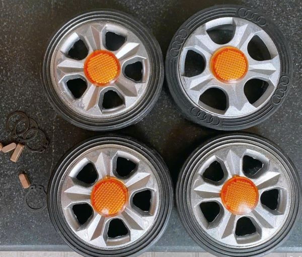 bánh xe cổng xếp tại tây ninh