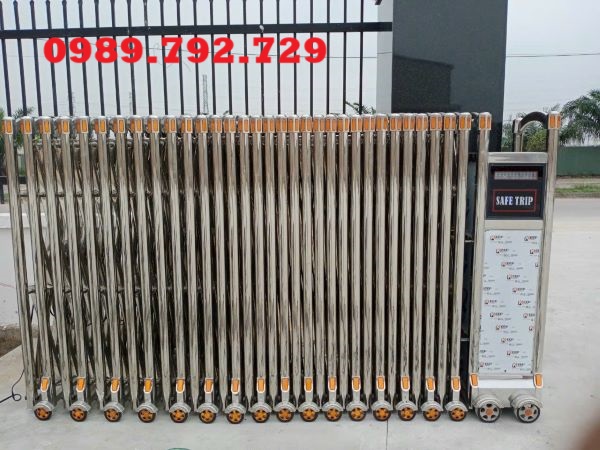 lắp đặt cổng xếp inox tại bình phước