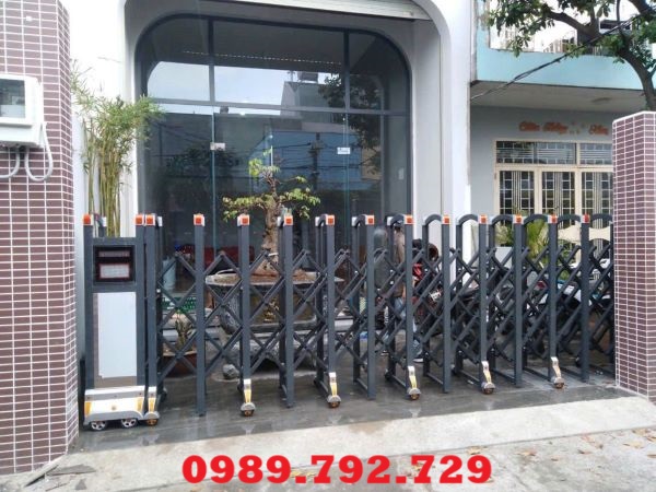 lắp đặt cửa cổng xếp nhôm tại bình phước