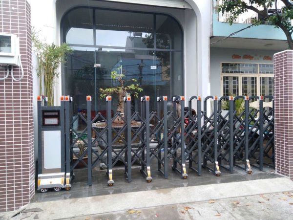 lắp đặt cổng xếp nhôm tại đồng nai
