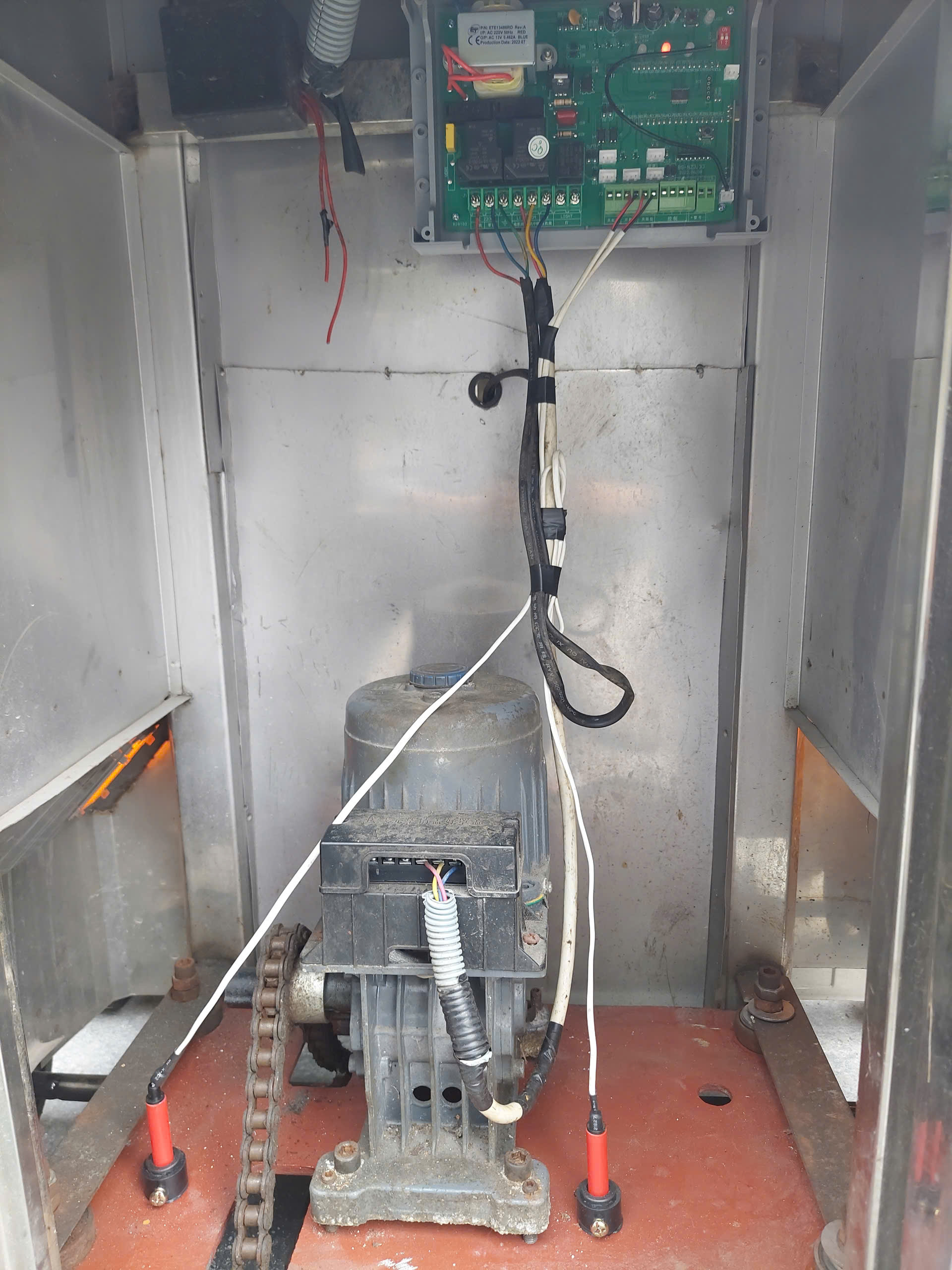 motor cổng xếp có ray ở bình phước