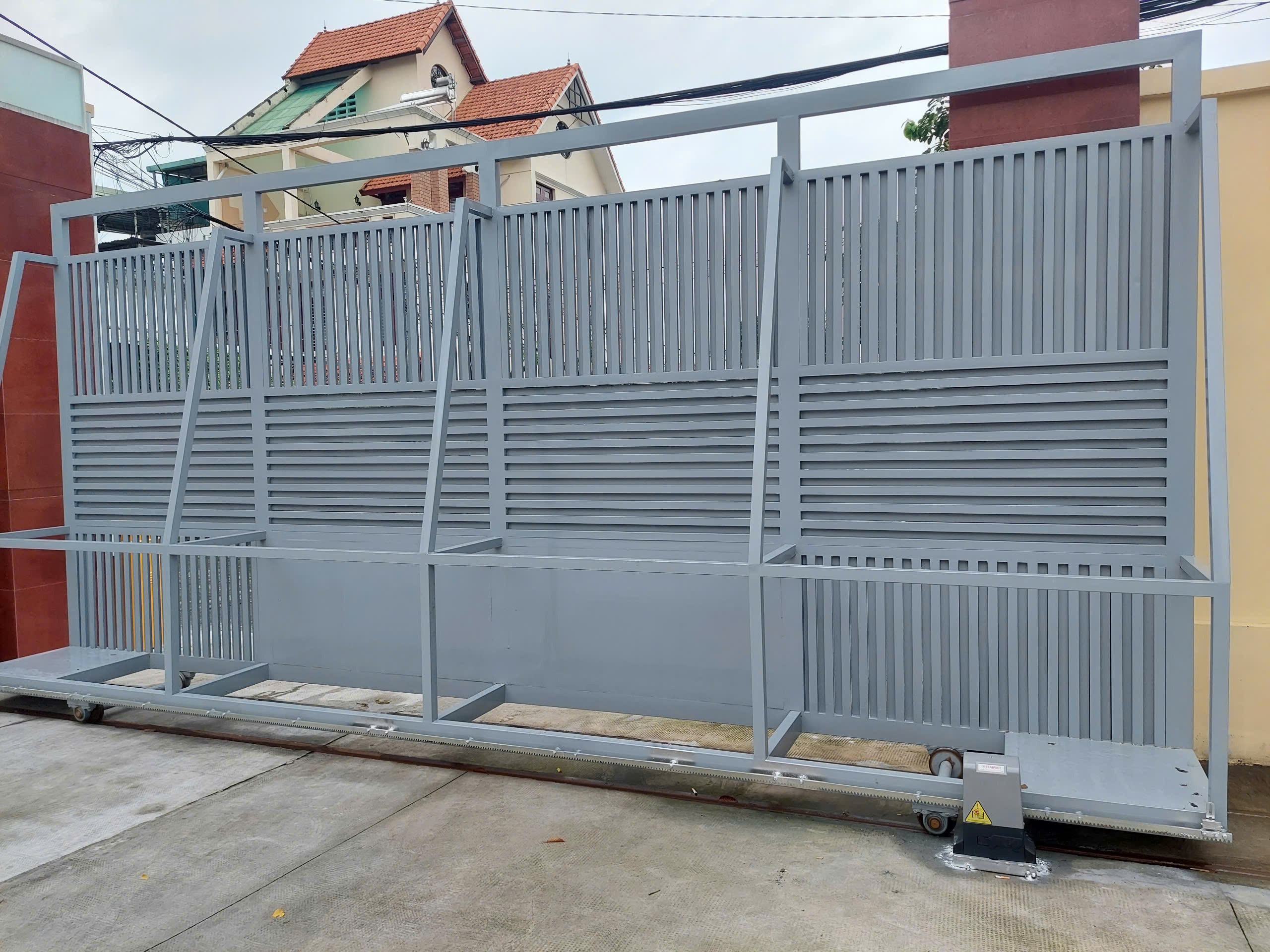 sửa cửa cổng sắt bảo vệ tại bình dương