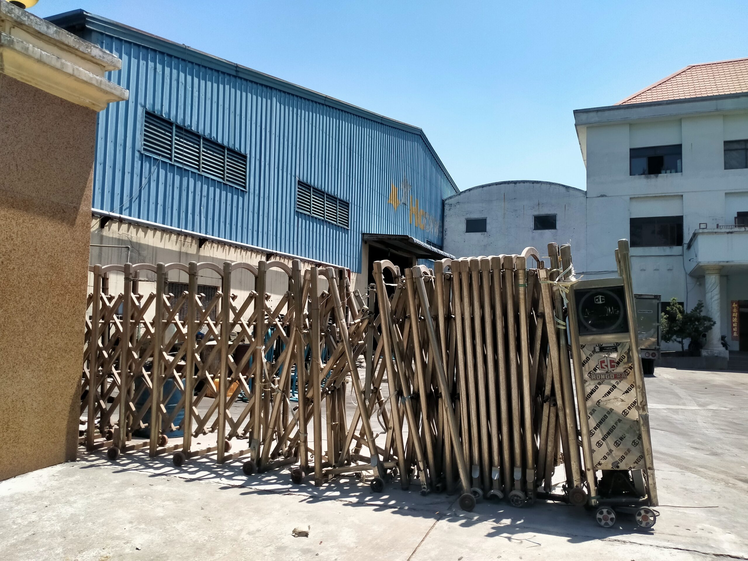 sửa cửa cổng xếp chạy điện tại bình dương
