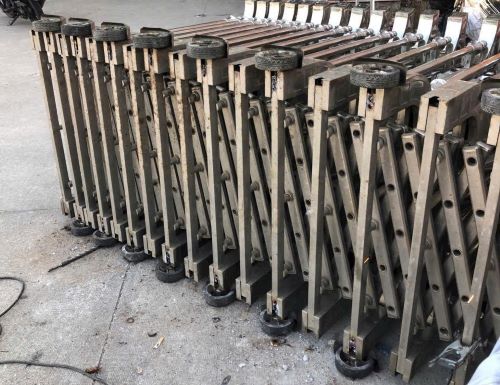 thay thế bánh xe cửa cổng xếp tại bến cát