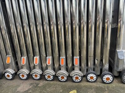 bánh xe cổng xếp ở hà nội