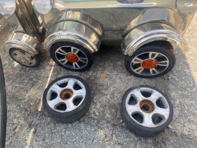 bánh xe cổng xếp tại thanh hóa
