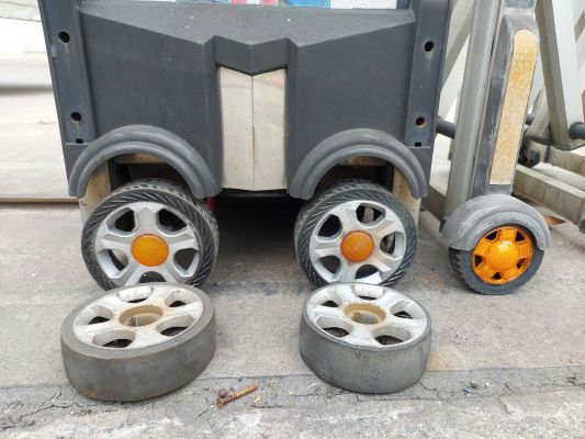 bánh xe đầu cổng xếp tại hải phòng
