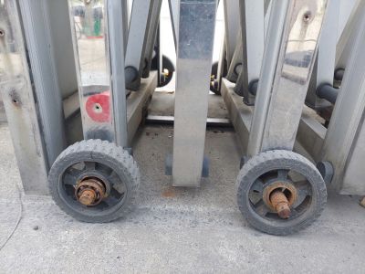 bánh xe thân cổng xếp tại hải phòng