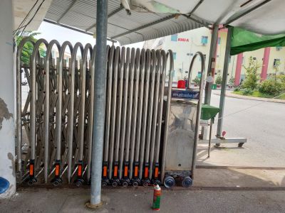 phụ kiện cổng xếp inox tại hưng yên