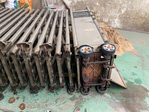 thay bánh xe cổng xếp ở hà nội