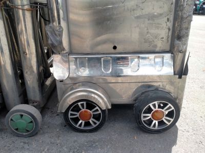 thay bánh xe cổng xếp tại đắk lắk