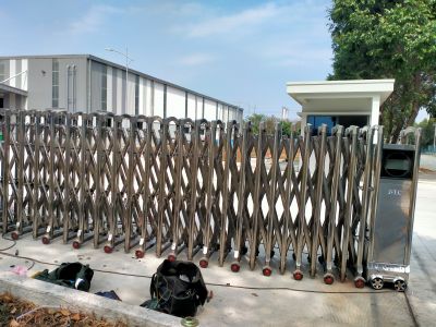 thay bánh xe cổng xếp tại duy tiên