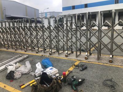 thay bánh xe cổng xếp tại thanh liêm